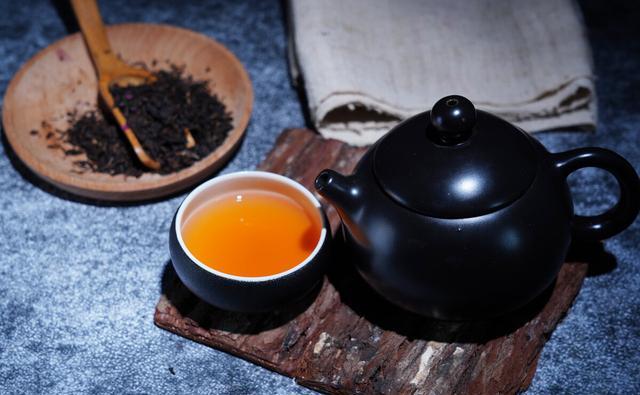 该怎么喝红茶？像绿茶一样直接冲泡吗？