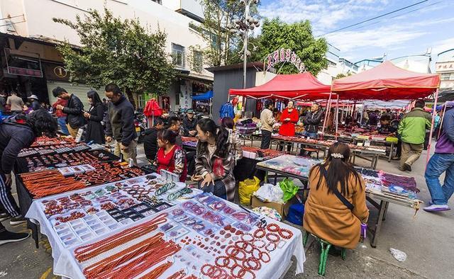 持续一个月的地摊热，现在急剧降温，为什么很多人都不再摆地摊？